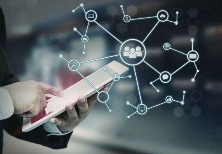 ilustratīvs attēls par tēmu - savienojamība un digitalizācija