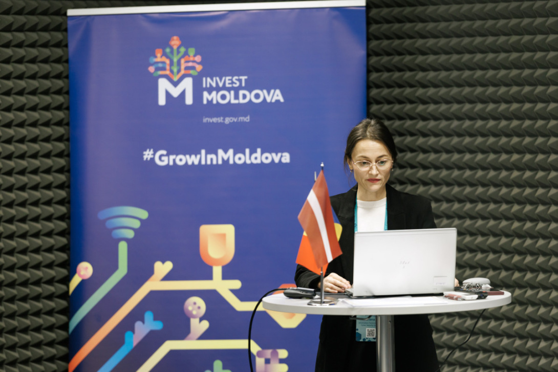 Moldovas vēstniece Latvijā Mihaela Mocanu atklāj Moldovas stratēģisko apaļā galda diskusiju “Digital infrastructure and investment cooperation” Techritory 2026 forumā.