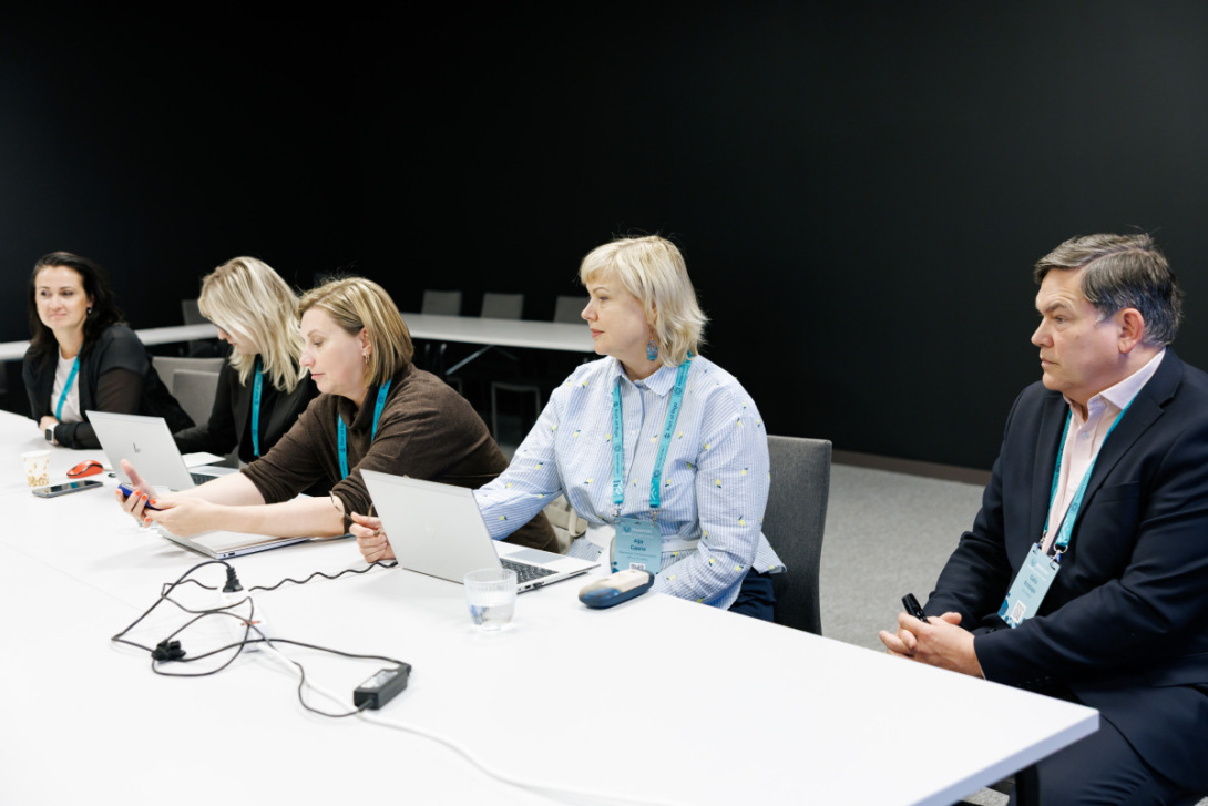 Techritory 2026 foruma darba sesijas dalībnieki pie sarunu galda apspriež Moldovas digitālās infrastruktūras jautājumus